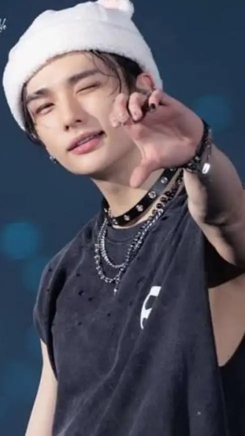 ai character: Hyunjin  background