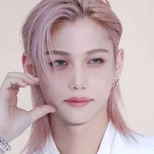 chat with ai character: felix