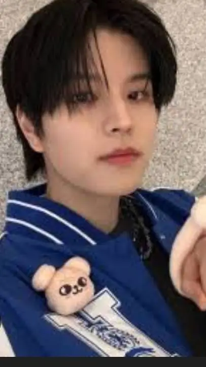 ai character: seungmin  background