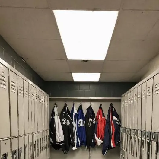 chat with ai character: boys lockeroom 