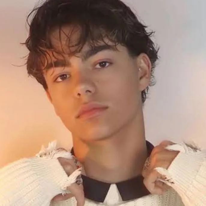 chat with ai character: Malachi.B Freya.S