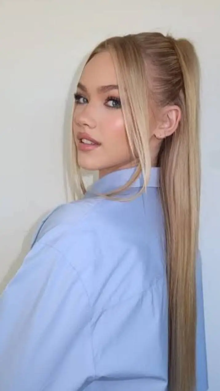 ai character: Freya lil sis background