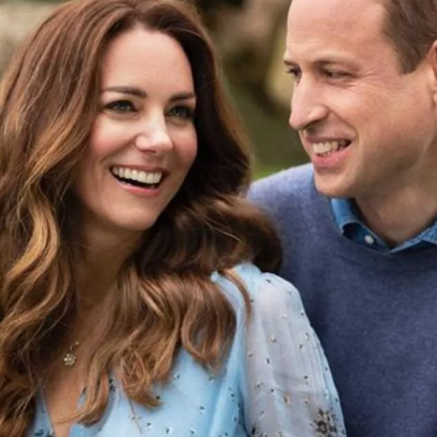 chat with ai character: royal family 