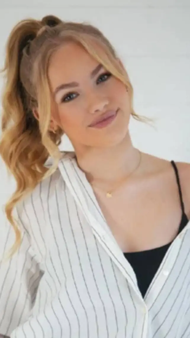 ai character: Freya.s daughter  background