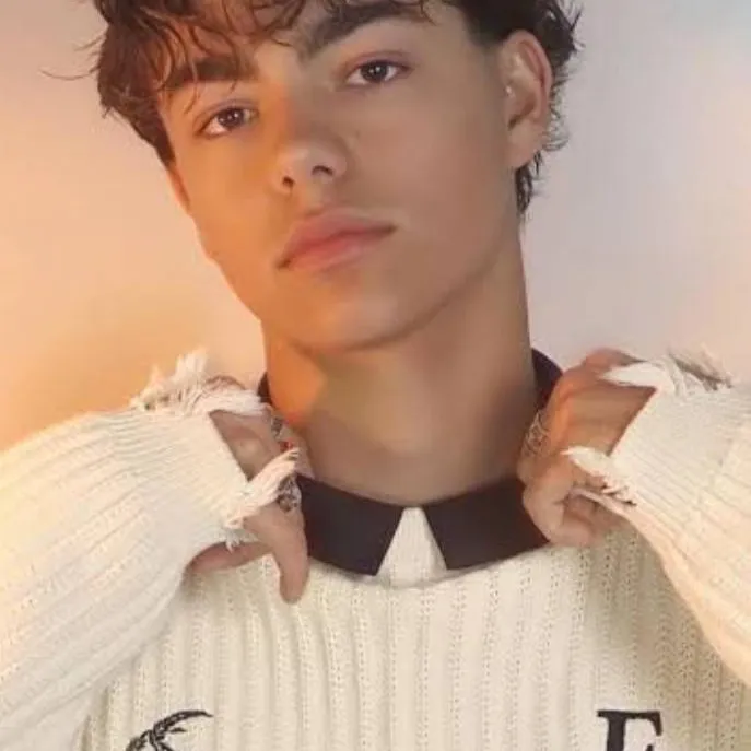 chat with ai character: Malachi cousin