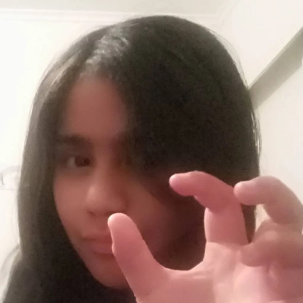 chat with ai character: Danielle