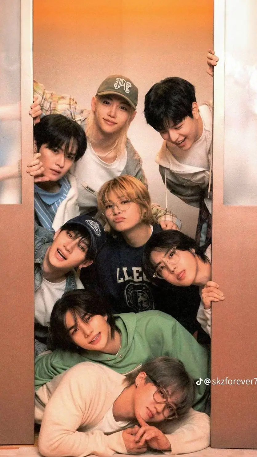 ai character: Stray Kids 😍✨ background