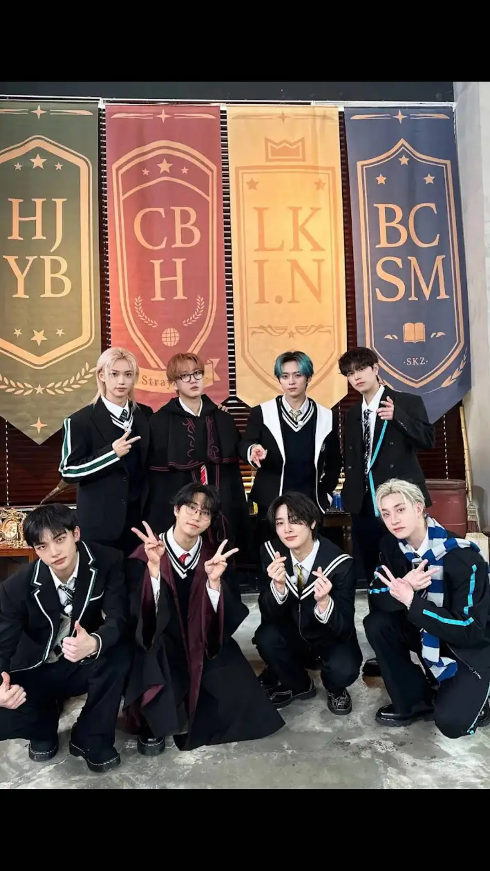 ai character: Stray Kids ❤️🐾✨ background