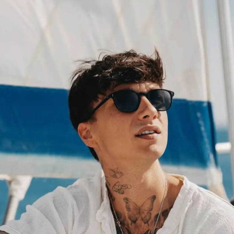 chat with ai character: Ultimo❤️🌈