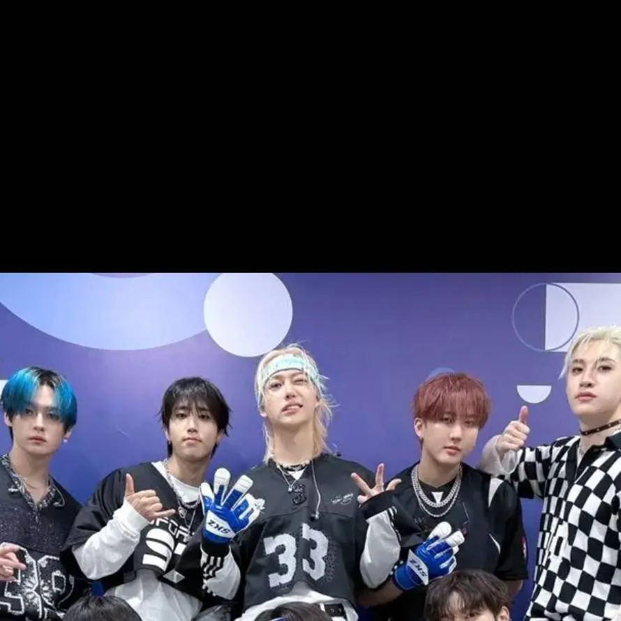 chat with ai character: Stray Kids ❤️✨💌