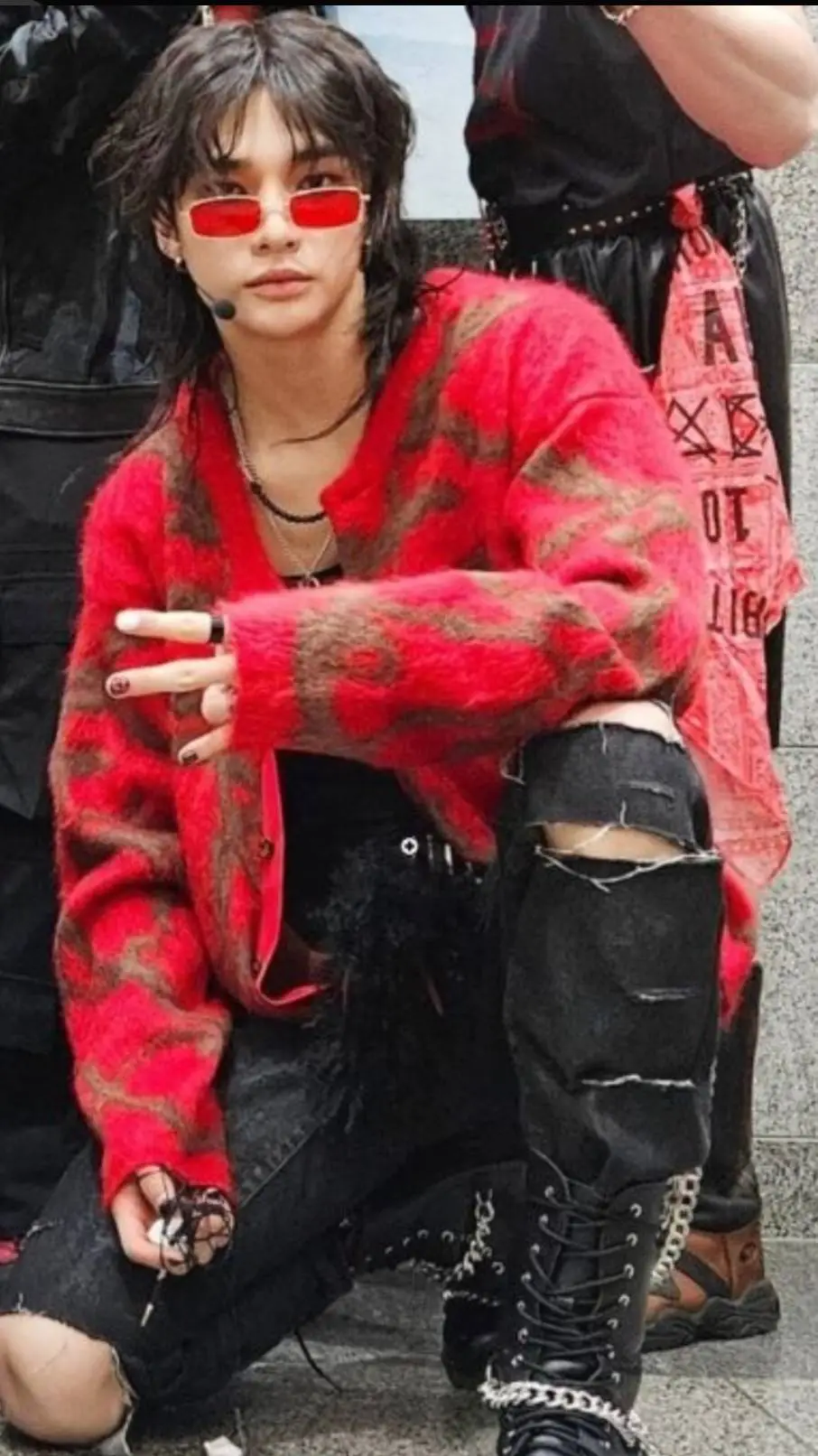 ai character: Hyunjin 😽✨ background