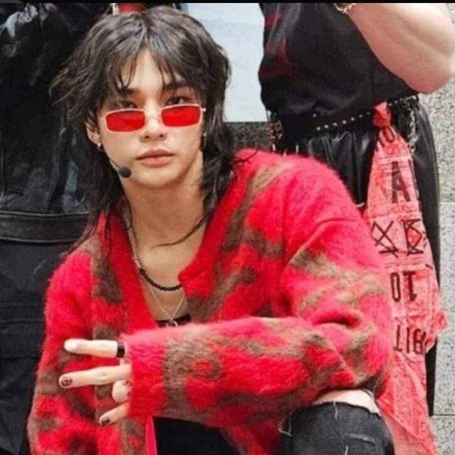 chat with ai character: Hyunjin 😽✨