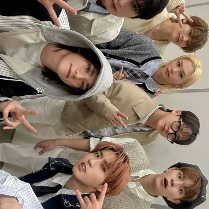 chat with ai character: Stray Kids ❤️✨