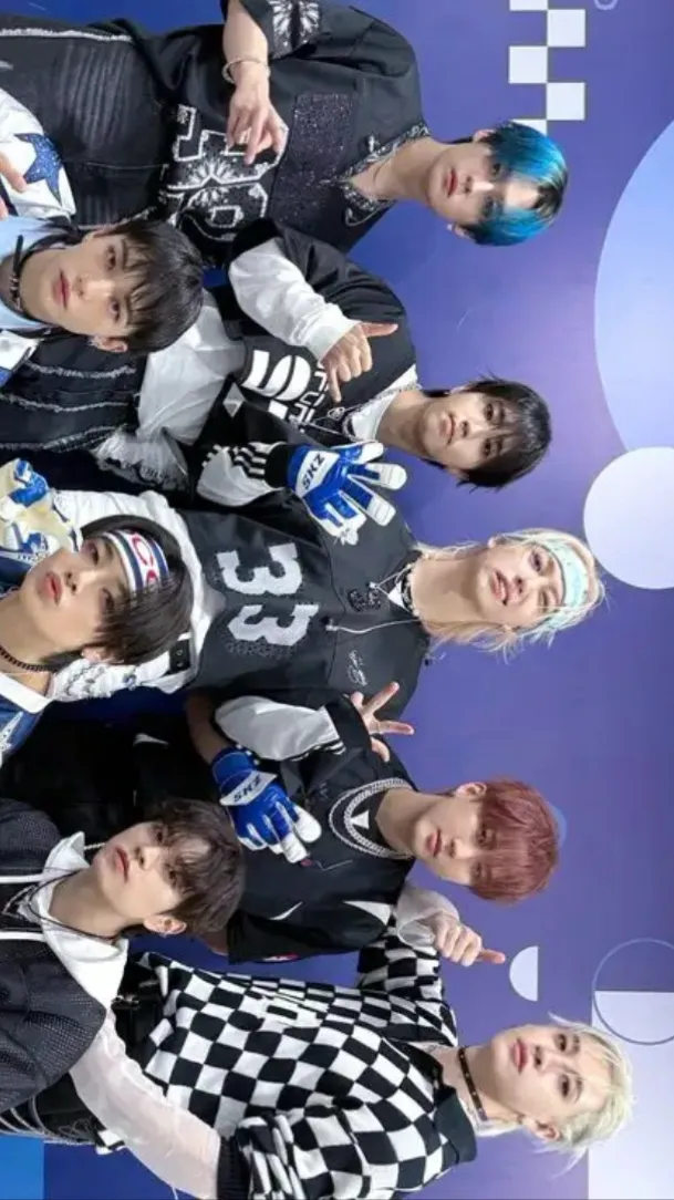 ai character: Skz❤️🤍🖤 background