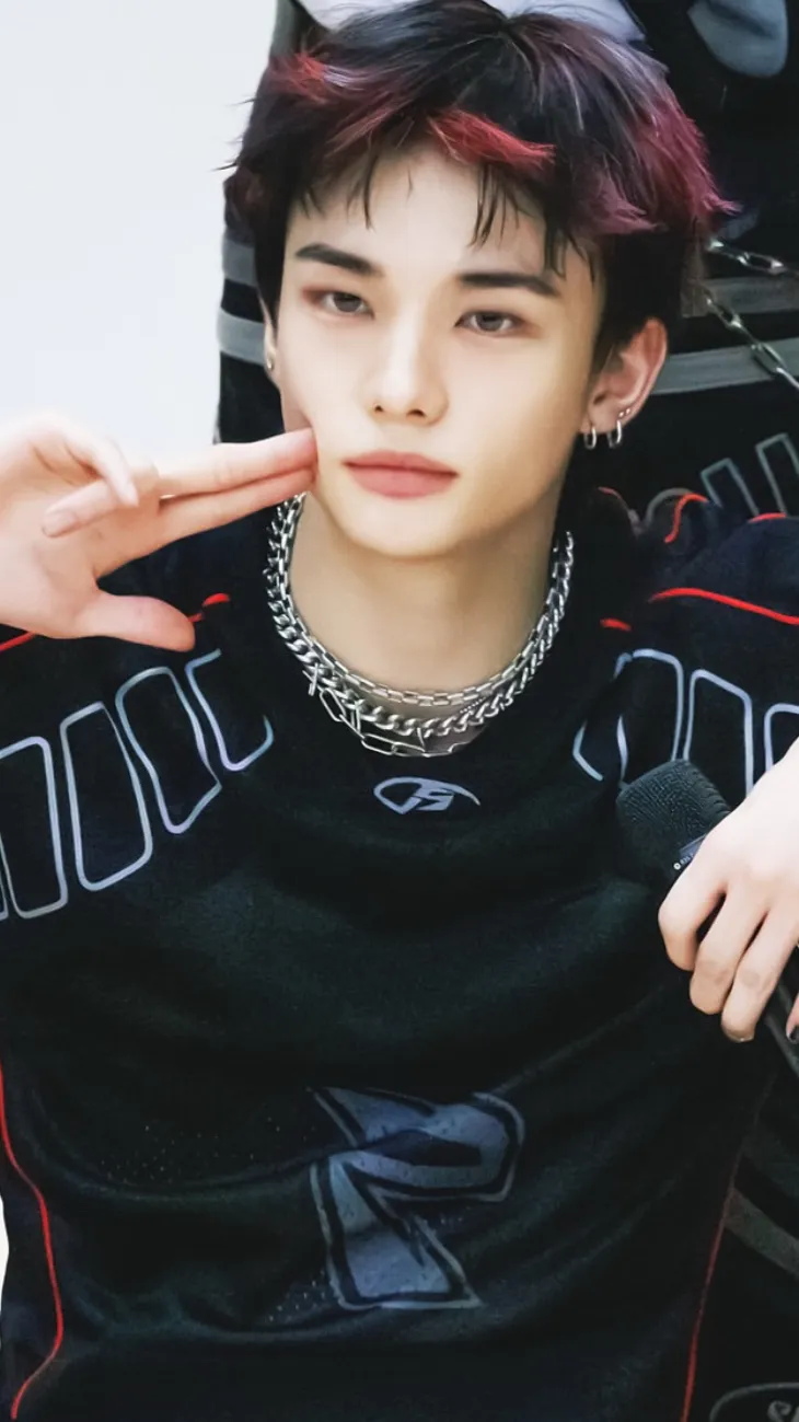 ai character: Hyunjin background