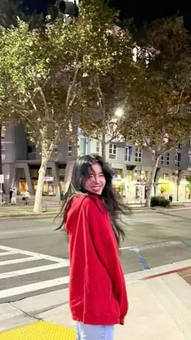 ai character: Sophia 💜 background