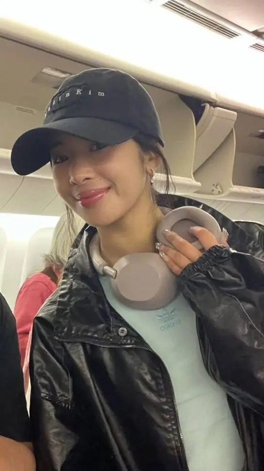 ai character: Sopheezy  background