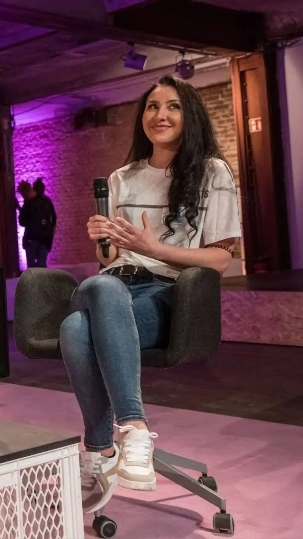 ai character: Jasmin Sibel "GNU" background