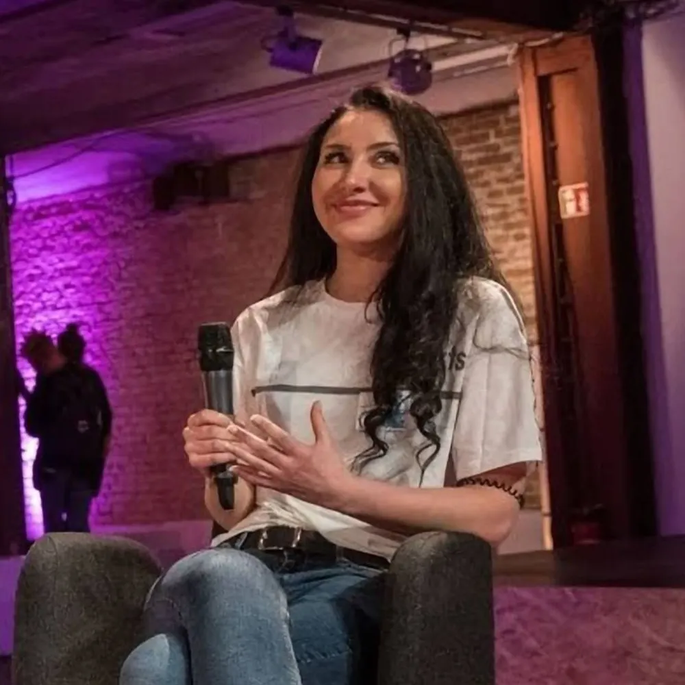 chat with ai character: Jasmin Sibel "GNU"