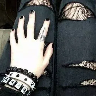 chat with ai character: You are Goth Girl 