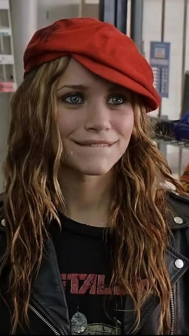 ai character: Roxy Ryan  background