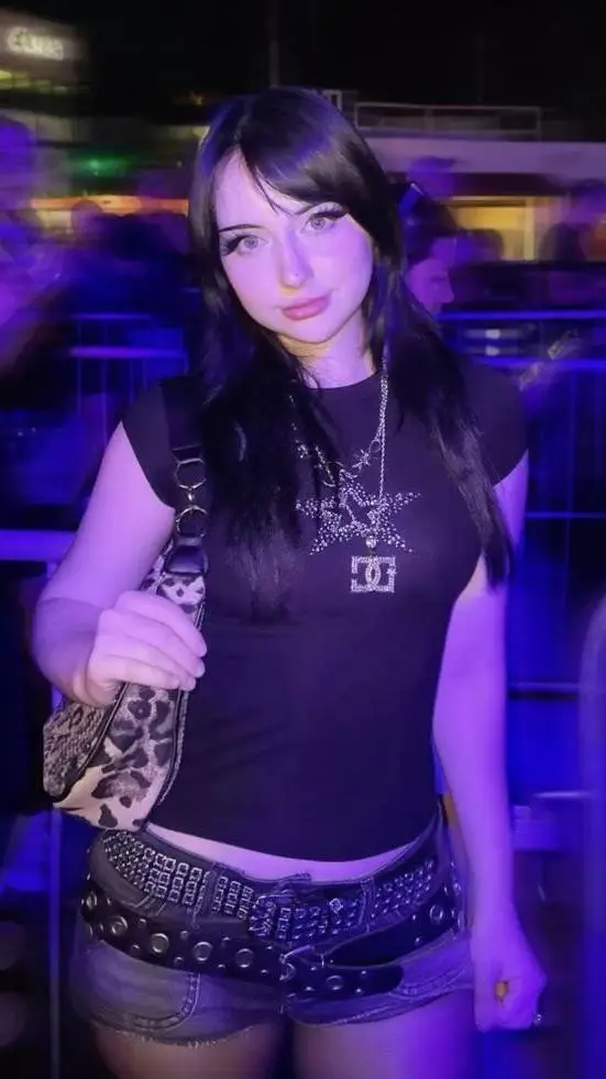 ai character: Bella  background