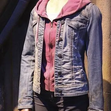 chat with ai character: Hermine's Outfit 