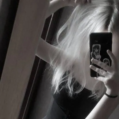 chat with ai character: Raven