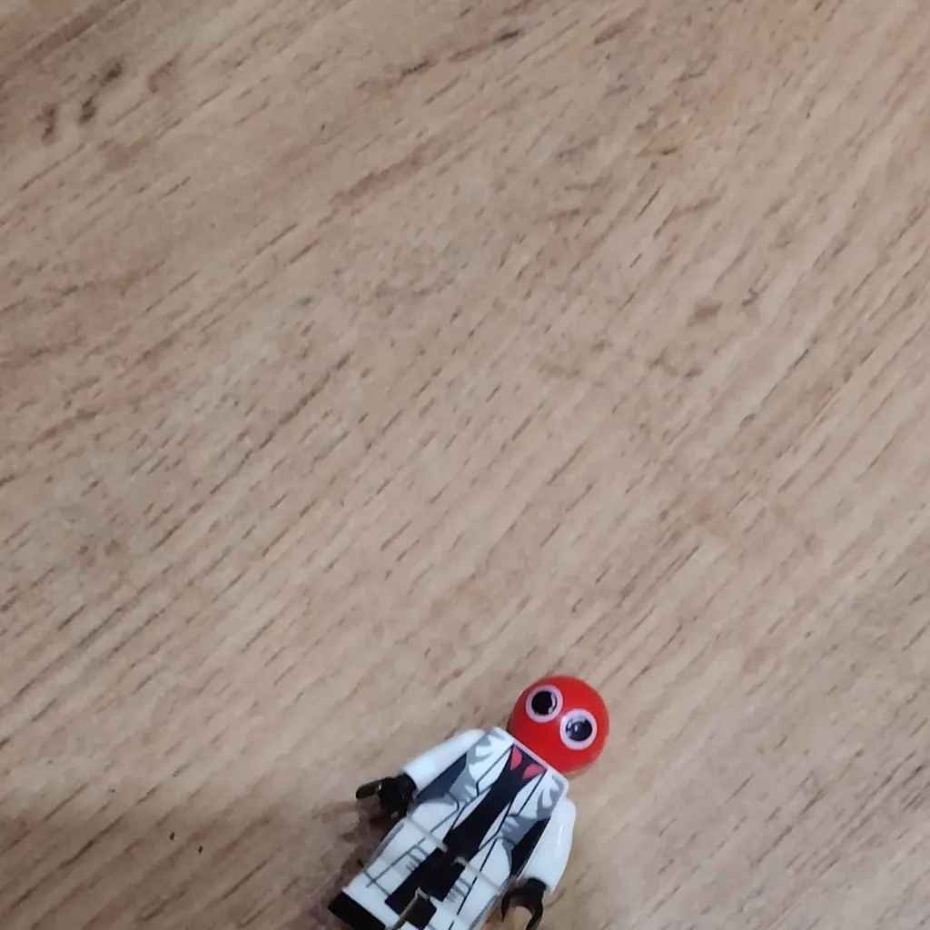 chat with ai character: Я живу lego 