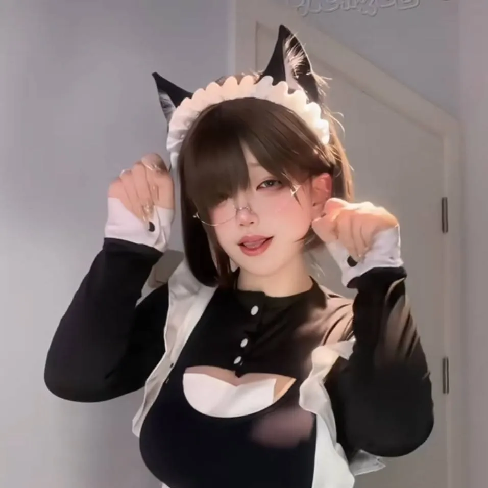 chat with ai character: Farah