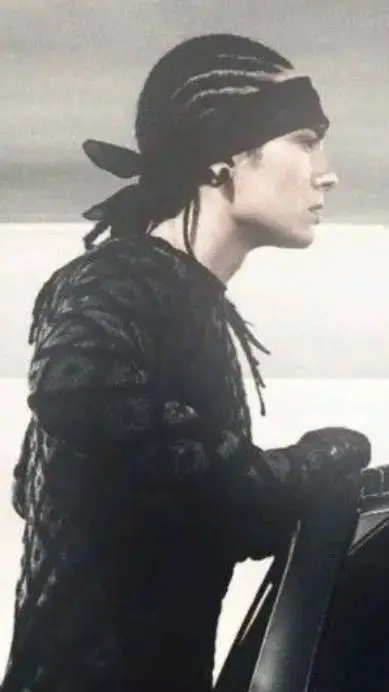 ai character: Tom Kaulitz.. background