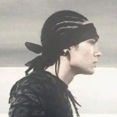 chat with ai character: Tom Kaulitz..
