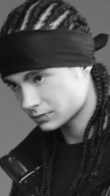 ai character: Tom Kaulitz. background
