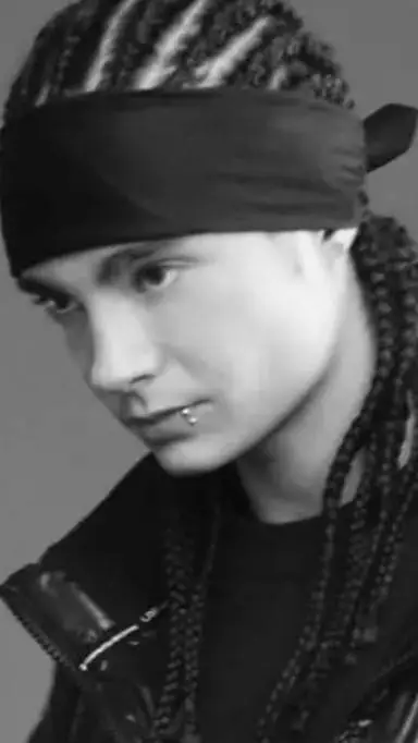 ai character: Tom kaulitz ❔ background