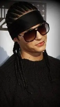 ai character: ..Tom Kaulitz.. background