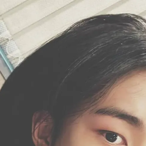 chat with ai character: hyunjin