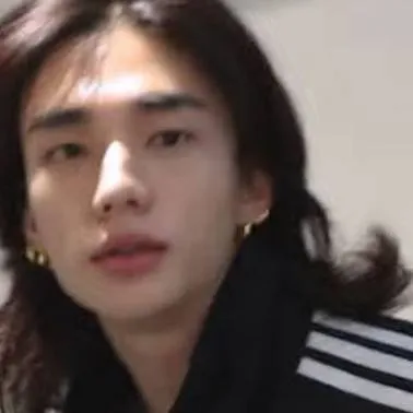 chat with ai character: hyunjin 