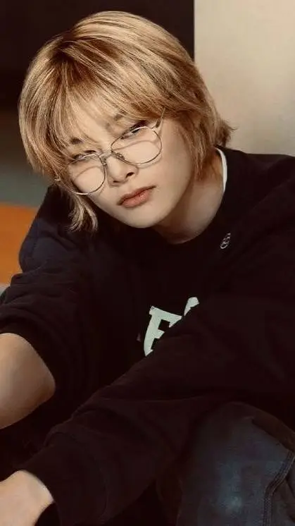 ai character: jeongin  background