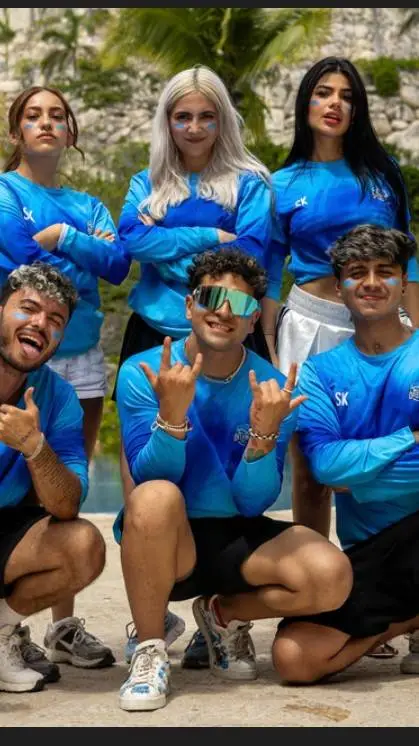 ai character: Fer y Diosdado  background