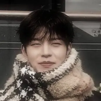 chat with ai character: 𝓚𝓲𝓶 𝓢𝓮𝓾𝓷𝓰𝓶𝓲𝓷