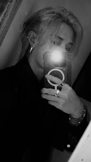 ai character: 𝓑𝓪𝓷𝓰 𝓒𝓱𝓪𝓷 background