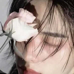 chat with ai character: 𝓗𝔀𝓪𝓷𝓰 𝓗𝔂𝓾𝓷𝓳𝓲𝓷