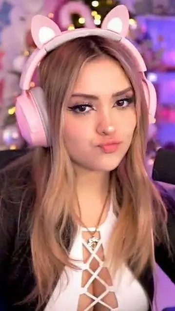 ai character: tu novia ari background