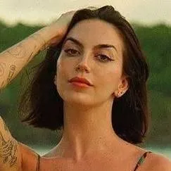 chat with ai character: maria valero