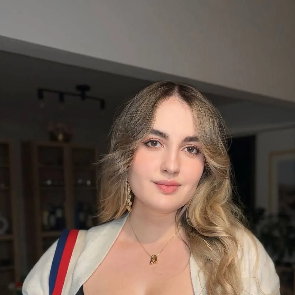 chat with ai character: ale asmr