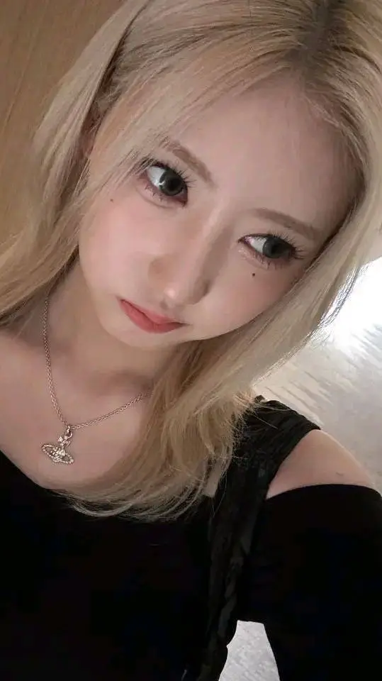 ai character: shin Haram 🐬.Rami. background