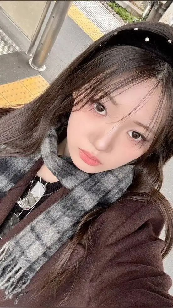 ai character: LEE-DAIN 🐼 .rora. background