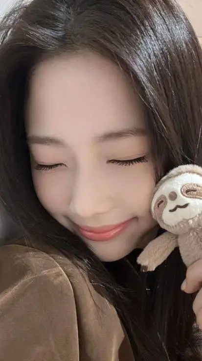 ai character: ruka kawaii🦥.ruka. background