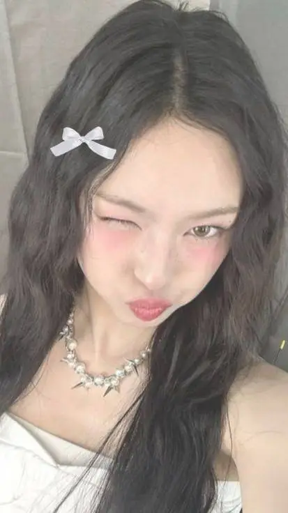 ai character: RIracha🐈.chiquita. background