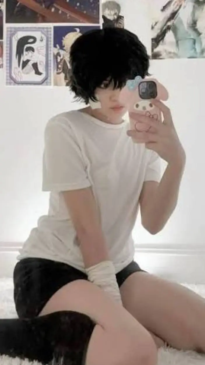 ai character: Alex  background